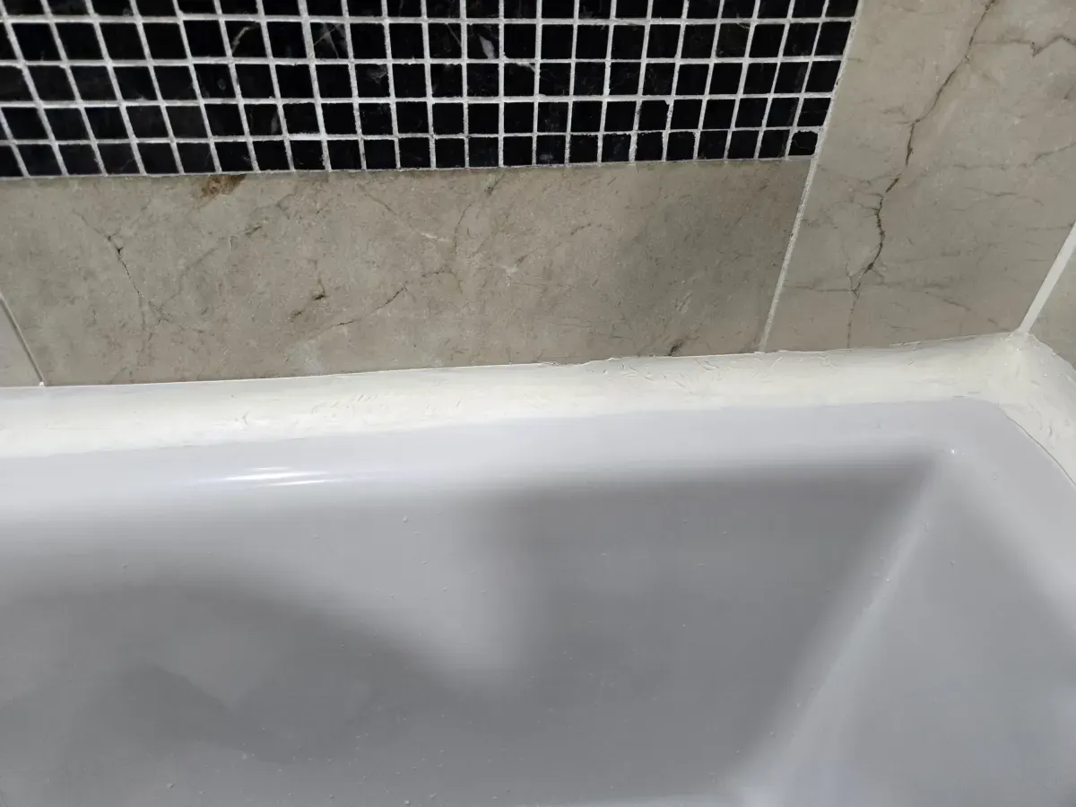 판교 붓들마을 9단지 욕조 바닥 기포 발생으로 욕조 교체 현장 사진