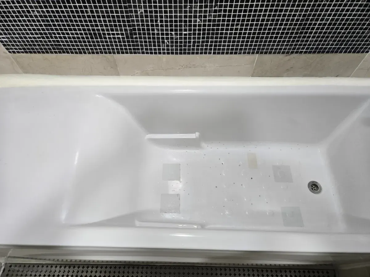판교 붓들마을 9단지 욕조 바닥 기포 발생으로 욕조 교체 작업 과정
