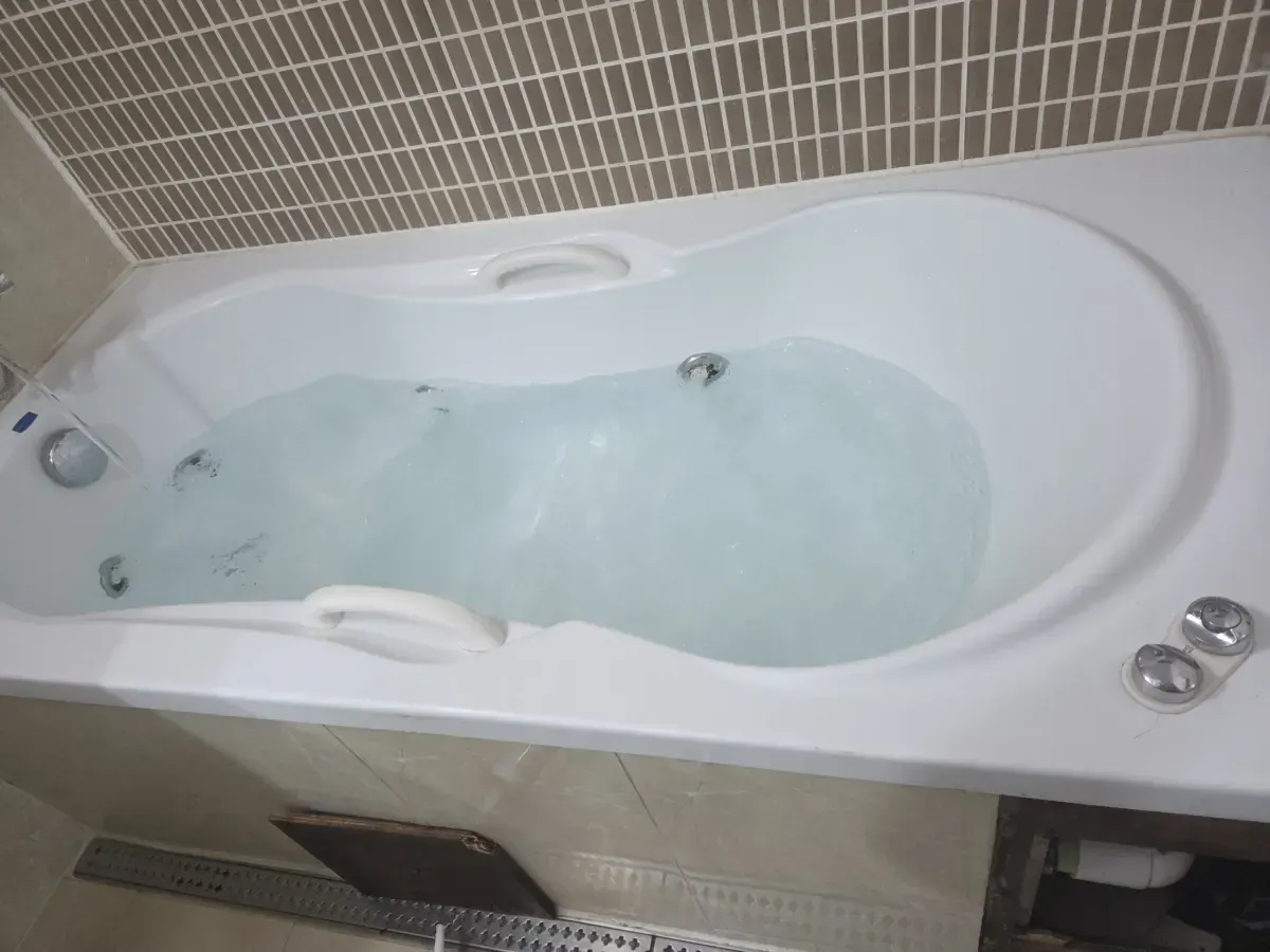 진주 현대성우트리펠리스 월풀욕조 모터 교체 작업 과정
